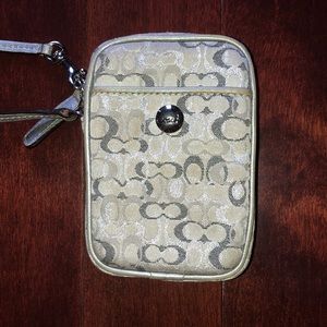 Wristlet/ small camera case